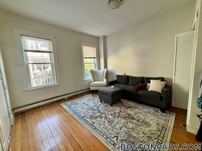 Building Photo - 2 Greenwood Terrace