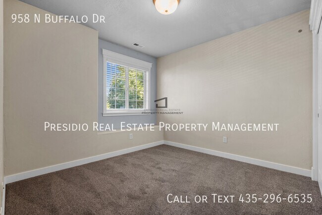 Building Photo - 958 N Buffalo Dr