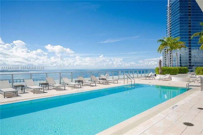 Building Photo - 1300 Brickell Bay Dr