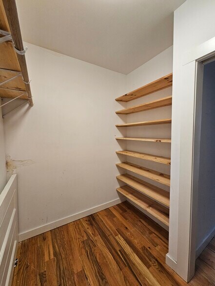 closet master - 308 E Leigh St