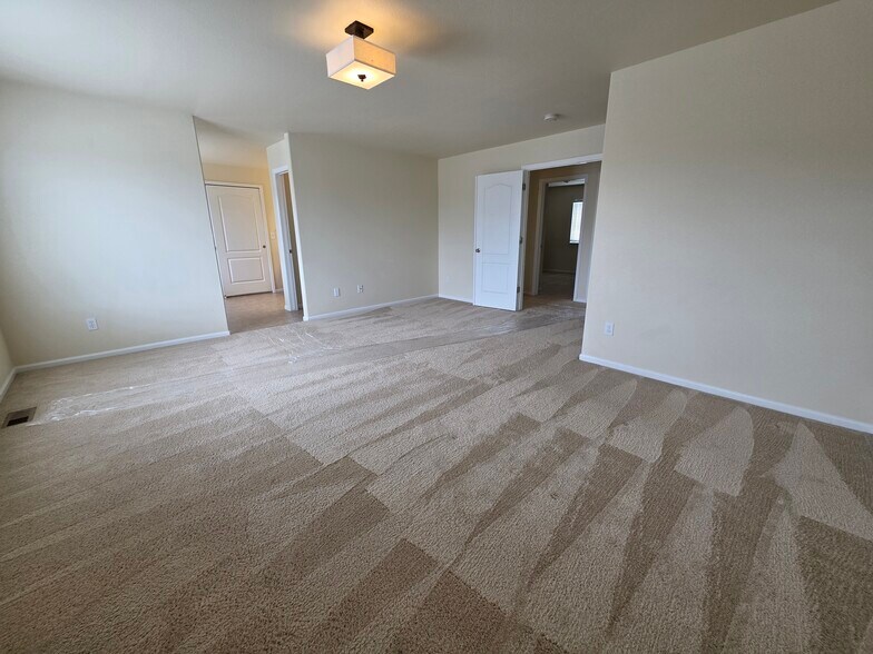Building Photo - 874 Diamond Rim Dr