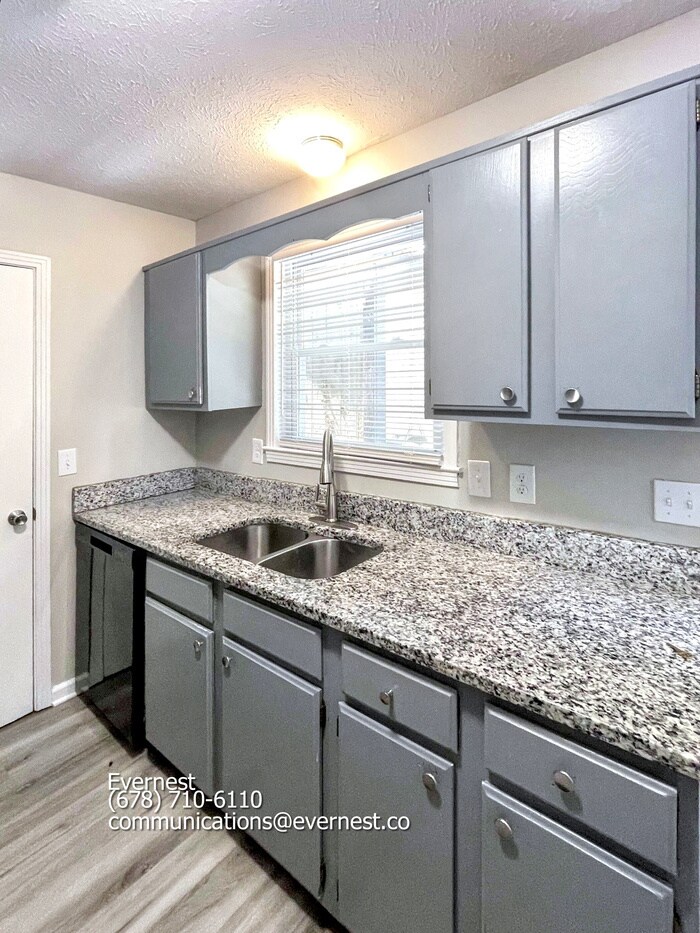 Building Photo - 483 Ellenwood Dr