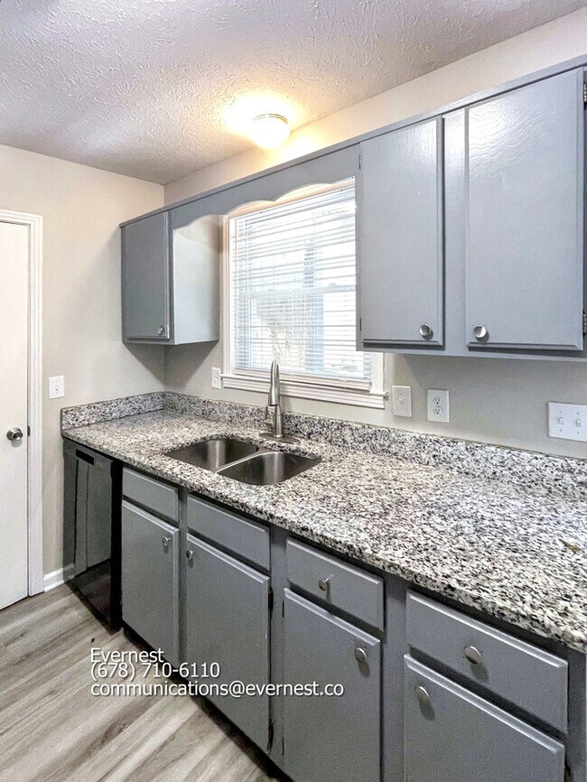 Building Photo - 483 Ellenwood Dr