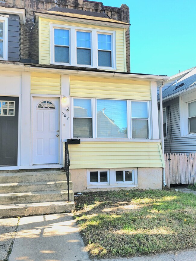 Building Photo - 602 Powell St