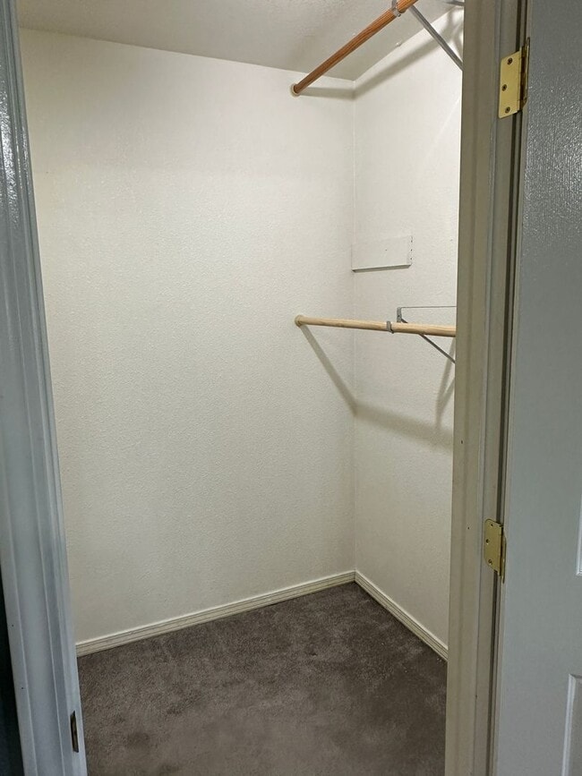 Building Photo - Kempton Hills 3 Bedroom/2.75 Bath Home with Sauna!