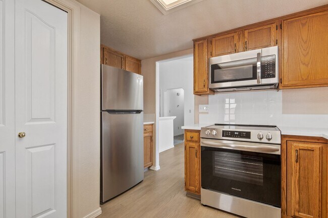 Building Photo - Lovely 3 Bedroom 2 Bath, 1350 Square Foot ...