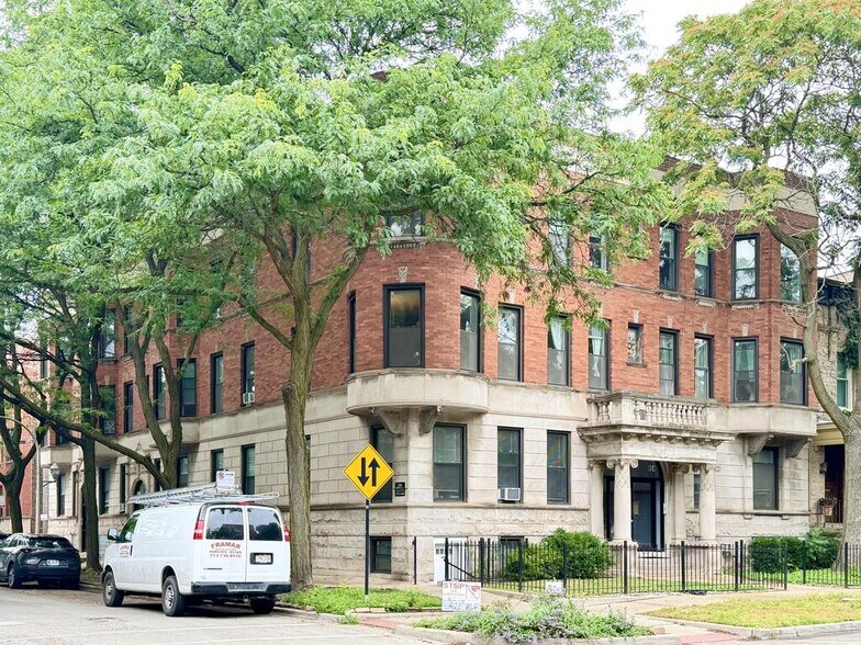 Building Photo - 844 W George St