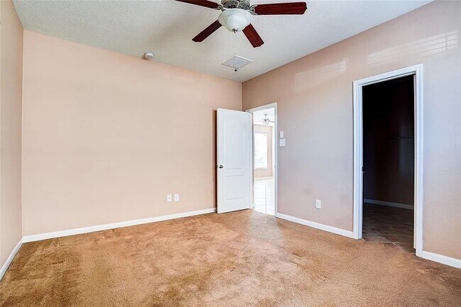 Building Photo - 907 Aft Valley Dr