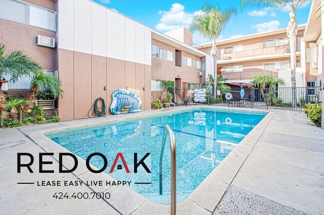 Building Photo - 15405 Vanowen St