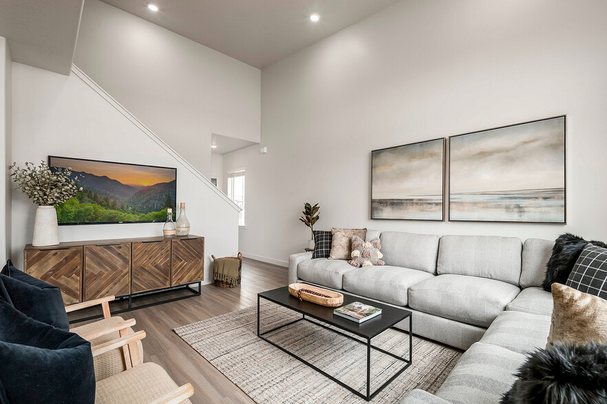 Timberline Living Room view 4 - Railrunner