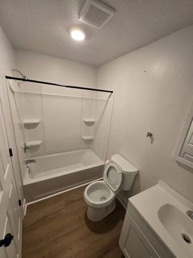 Building Photo - Spacious Single-Family Home in Chattanooga...