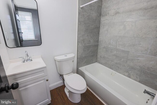 Building Photo - 9 Glenmore Ave