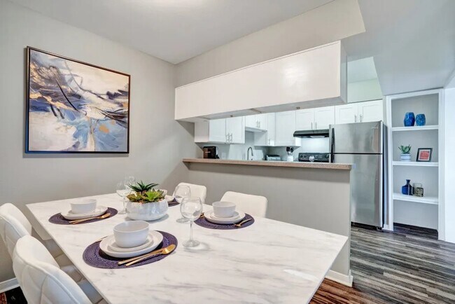Building Photo - Lifestyle Convenience Meets Natural Beauty
