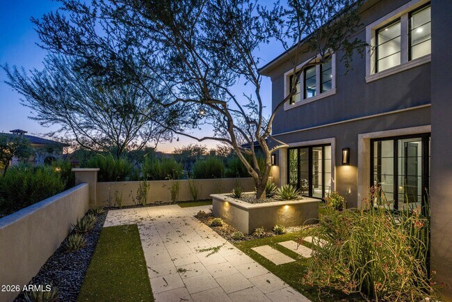 Building Photo - 10110 E Siesta Ln