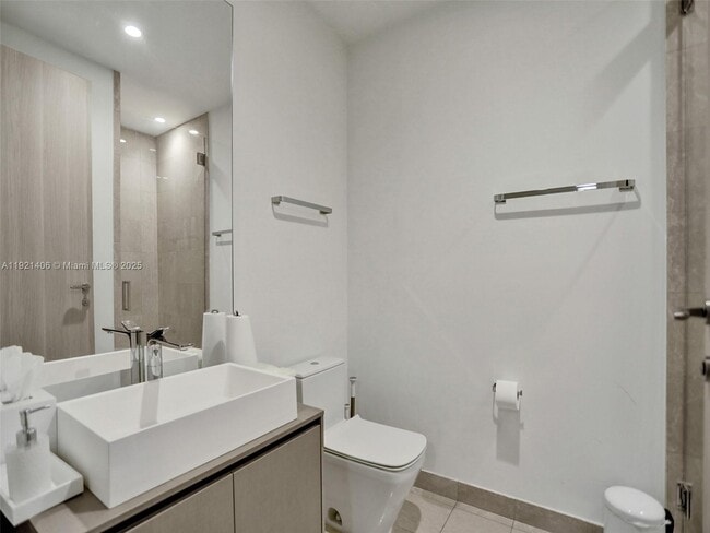 Building Photo - 1000 Brickell Plaza