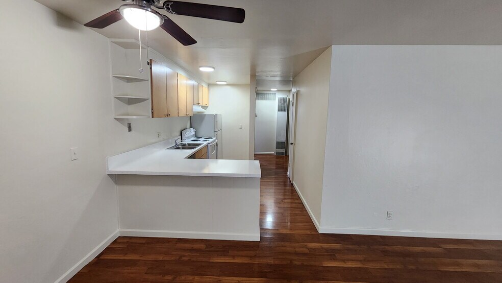 Building Photo - 39118 Sundale Dr