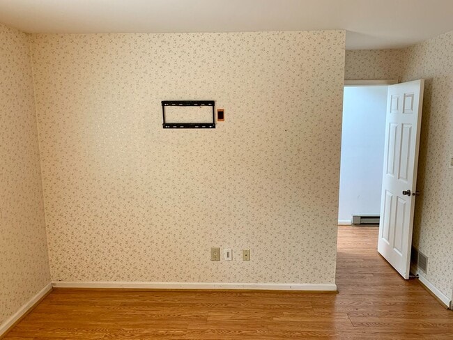 Building Photo - Gorgeous 2-Bedroom Townhome Near the Art Museum! One-Car Garage Included!