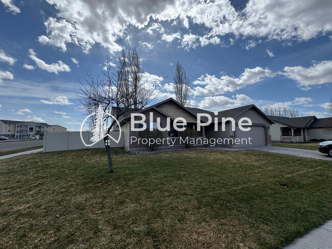 Primary Photo - 294 Oaktrail Dr