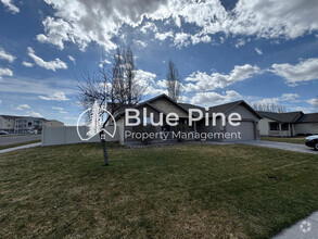Building Photo - 294 Oaktrail Dr