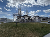 Building Photo - 294 Oaktrail Dr