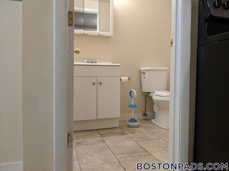 Building Photo - 385 Dorchester St