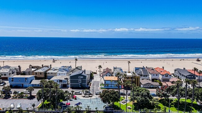 Building Photo - 6601 Seashore Dr
