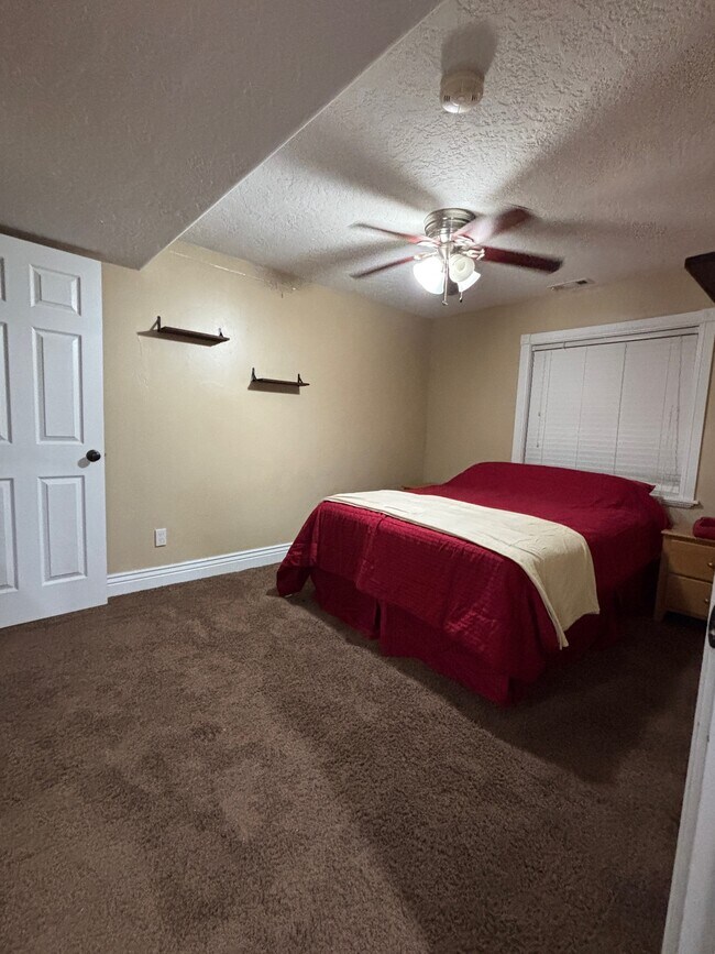 Building Photo - 2952 Sandpiper Rd