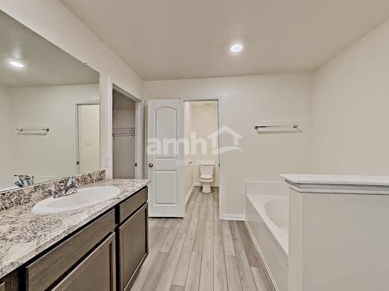 Building Photo - 7926 Cactus Plum Dr