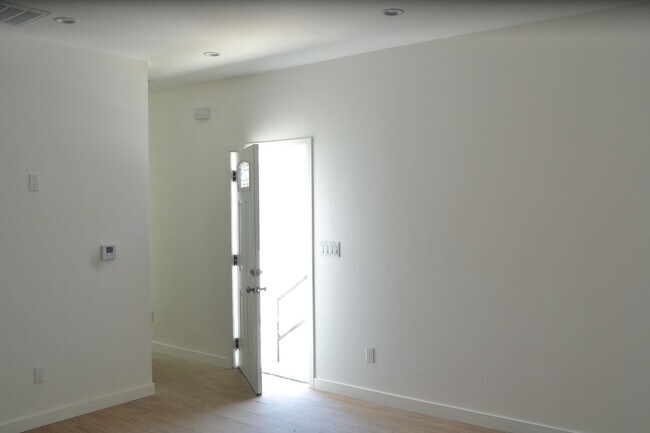 Building Photo - Central Homes
