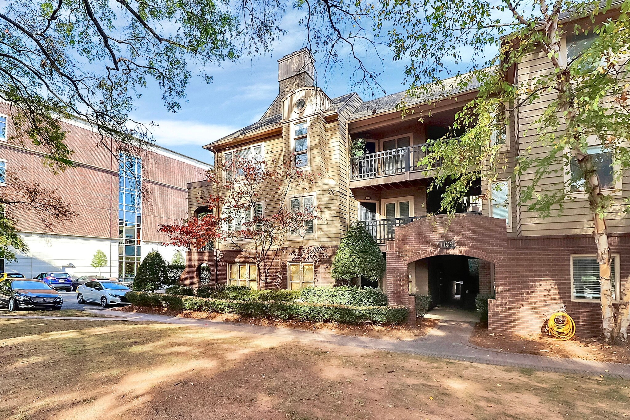 Building Photo - 1109 E Morehead St