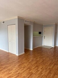 Building Photo - 2820 S Bartell Dr