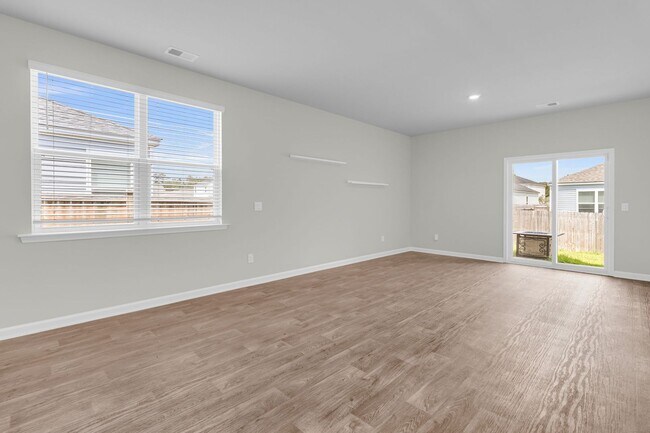 Building Photo - Modern Comfort in the Heart of Ladson