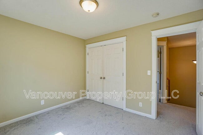 Building Photo - 2217 NE 94th Ct