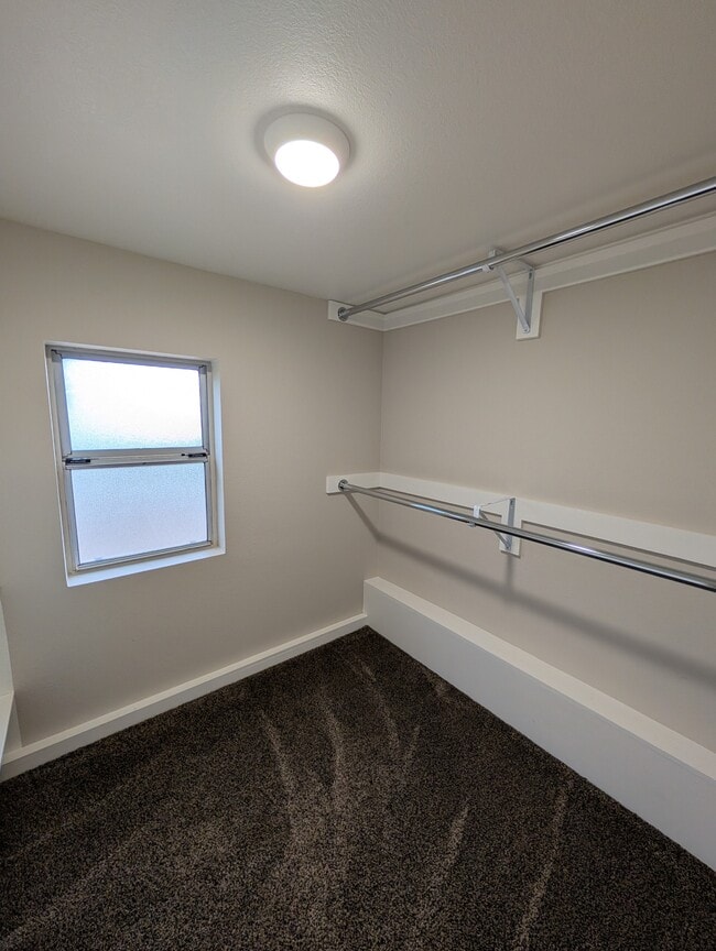 Building Photo - 6688 Estates Dr