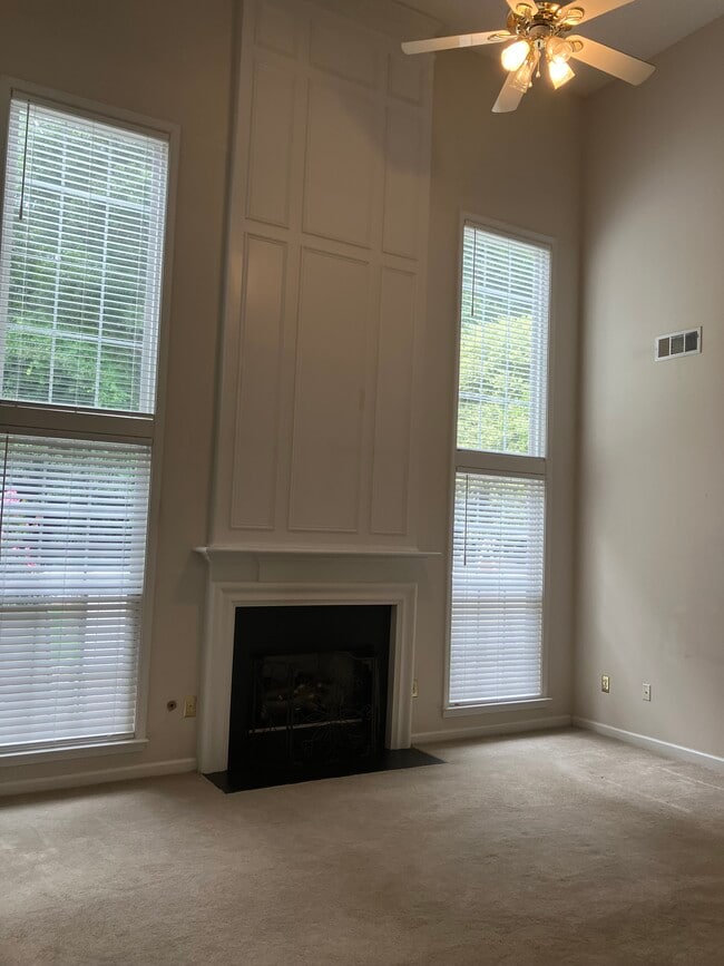 Building Photo - 1 E Okaloosa Way