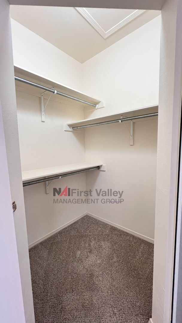 Building Photo - 3 Bedrooms, 2 Baths