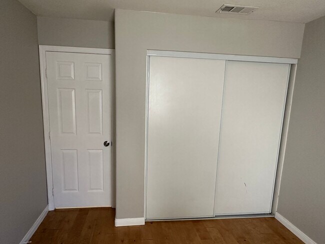 Building Photo - Single Story, Three Car Garage, Three Bedr...