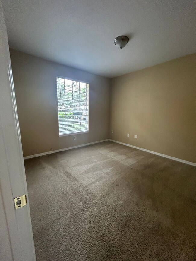 Building Photo - 823 Grand Regency Pointe