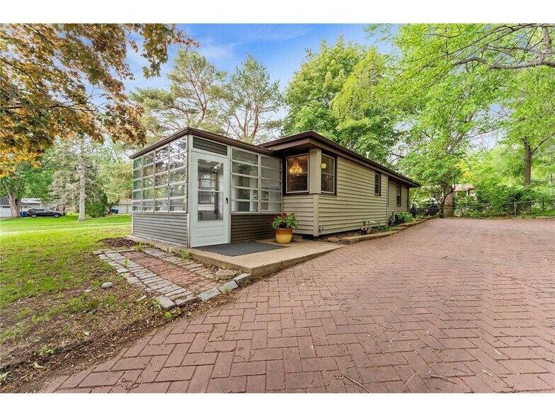 Exterior - 2600 W 110th St
