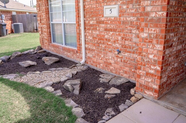 Building Photo - 5 Libby Ct