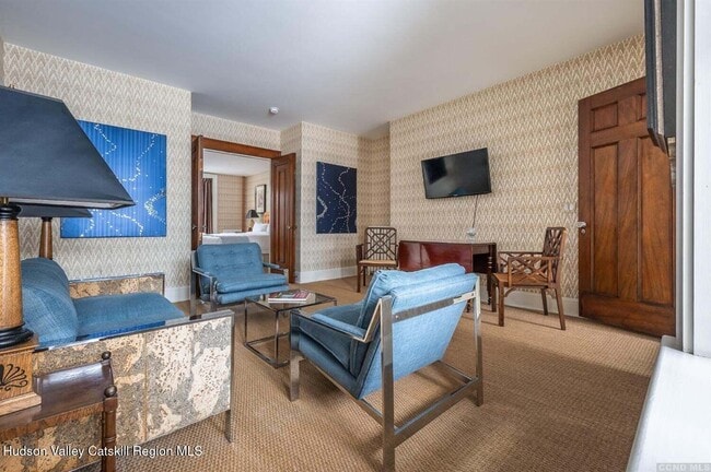 Building Photo - 613 Warren St