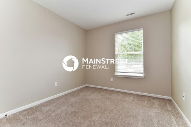 Building Photo - 3 Bedroom Pet-Friendly Home in Indianapolis, IN with Main Street Renewal