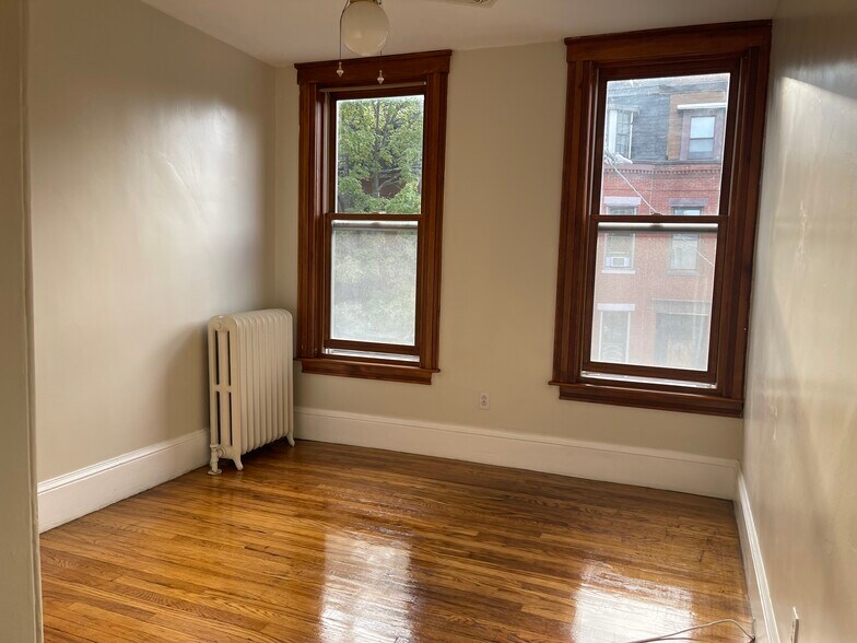 Building Photo - 338 K St