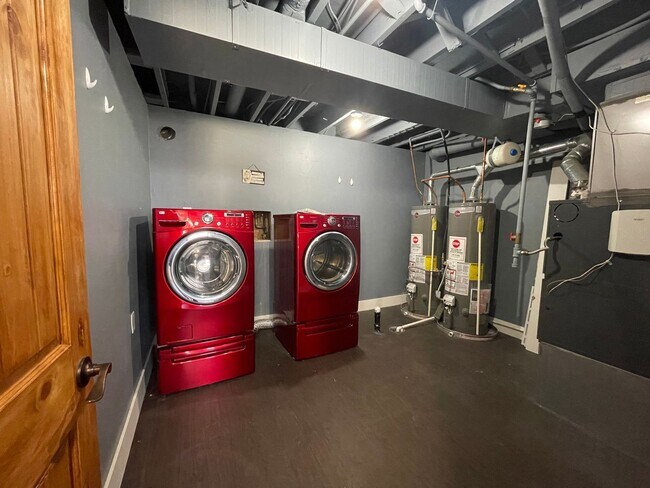 Building Photo - 2875 S Sherman St