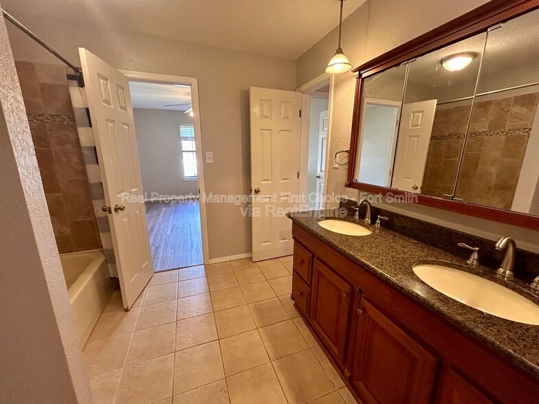 Building Photo - 3104 S 99th St