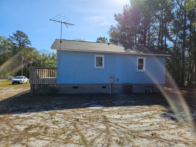 Building Photo - Beautiful Updated 2 bedroom, 1 bath home -...