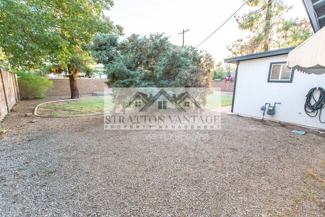 Building Photo - 111 E Manhatton Dr