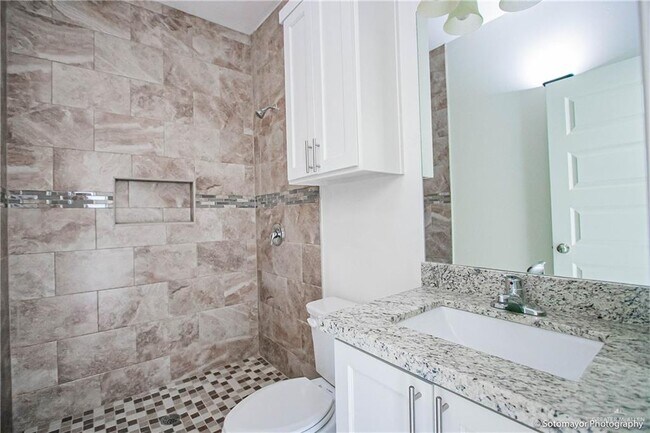 Building Photo - 16 W Dallas Ave