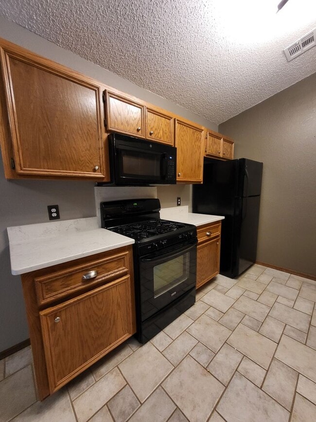 Building Photo - (3) Bed/(2) Bath in Eagle Cliff Addition A...
