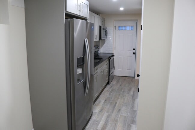 Building Photo - 614 Valley Ave